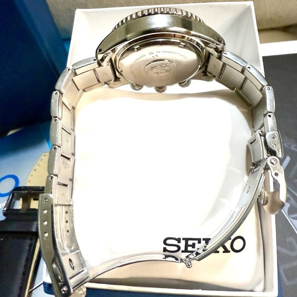 Seiko Solar Chronograph Date Diver Classic Mens Watch - Picture 5 of 8